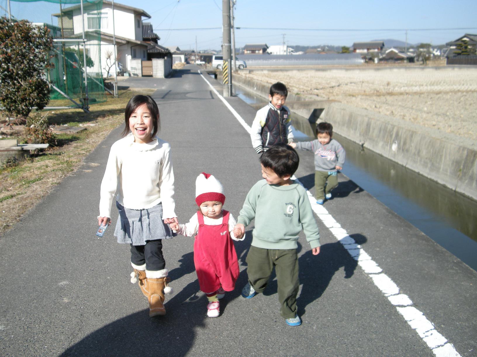 実家前でお散歩